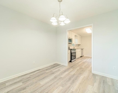 325 Little Rock Court - Photo Thumbnail 6