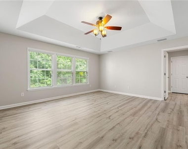 28 Crystal Way - Photo Thumbnail 10