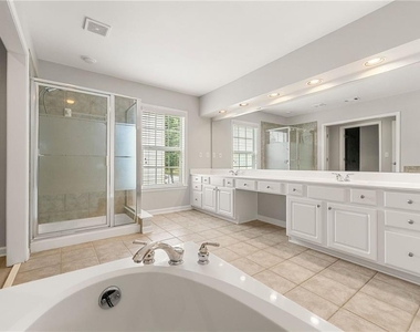 28 Crystal Way - Photo Thumbnail 12
