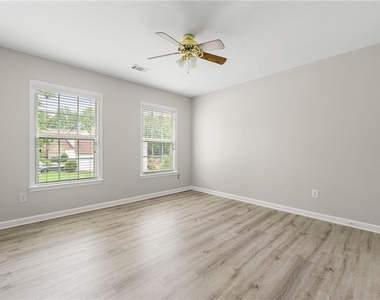 28 Crystal Way - Photo Thumbnail 14