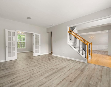 28 Crystal Way - Photo Thumbnail 20