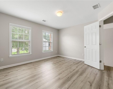 28 Crystal Way - Photo Thumbnail 9
