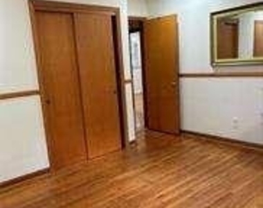 2560 Wood Valley Drive - Photo Thumbnail 9