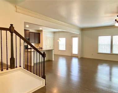 611 Stonehurst Lane - Photo Thumbnail 4