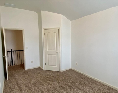 611 Stonehurst Lane - Photo Thumbnail 14
