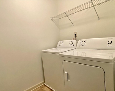 611 Stonehurst Lane - Photo Thumbnail 11