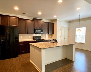 611 Stonehurst Lane - Photo Thumbnail 2