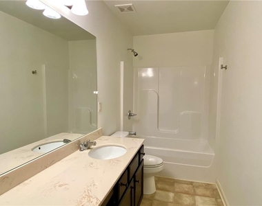 611 Stonehurst Lane - Photo Thumbnail 17