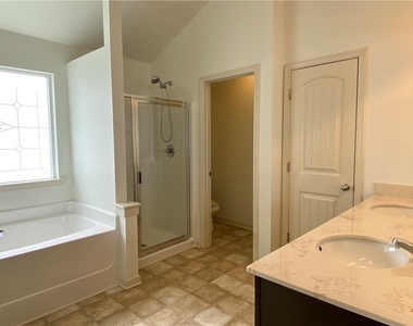 611 Stonehurst Lane - Photo Thumbnail 9