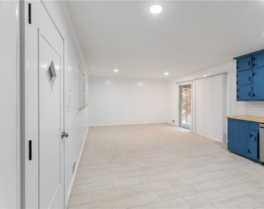 1685 Dunwoody Place Ne - Photo Thumbnail 4