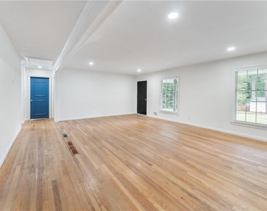 1685 Dunwoody Place Ne - Photo Thumbnail 2