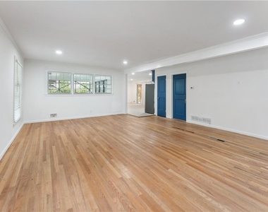1685 Dunwoody Place Ne - Photo Thumbnail 3