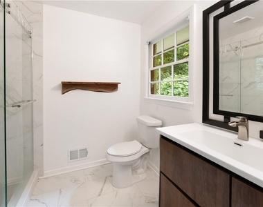 1685 Dunwoody Place Ne - Photo Thumbnail 11