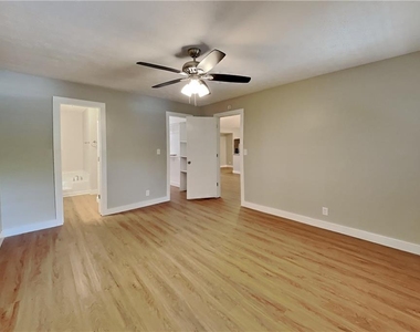 3753 Memorial Parkway Nw - Photo Thumbnail 6
