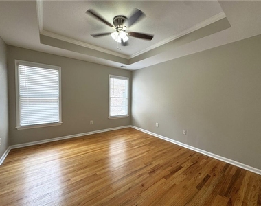 889 Lenox Ct Ne - Photo Thumbnail 20