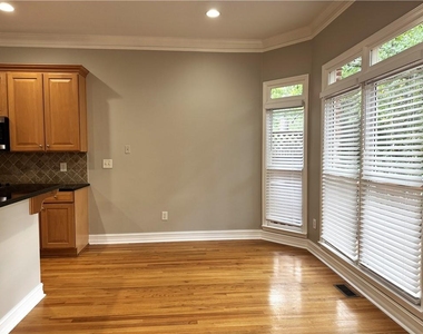 889 Lenox Ct Ne - Photo Thumbnail 15
