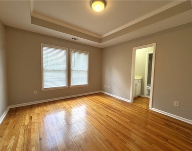 889 Lenox Ct Ne - Photo Thumbnail 21