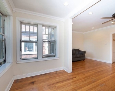 4825 N Sawyer Avenue - Photo Thumbnail 5