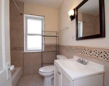 4825 N Sawyer Avenue - Photo Thumbnail 11