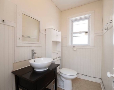 4825 N Sawyer Avenue - Photo Thumbnail 12