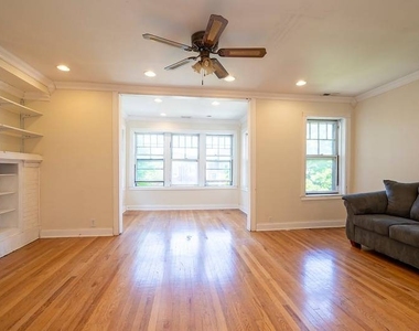 4825 N Sawyer Avenue - Photo Thumbnail 4