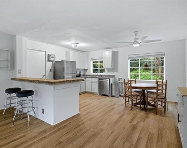 1381 Normandy Drive Ne - Photo Thumbnail 7