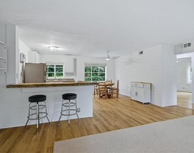 1381 Normandy Drive Ne - Photo Thumbnail 6