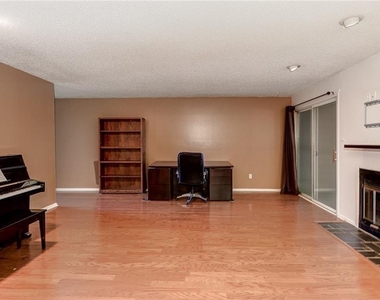 44 Rumson Court Se - Photo Thumbnail 6