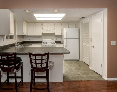 44 Rumson Court Se - Photo Thumbnail 3