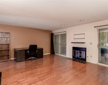 44 Rumson Court Se - Photo Thumbnail 5