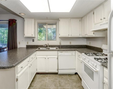 44 Rumson Court Se - Photo Thumbnail 2