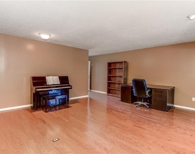 44 Rumson Court Se - Photo Thumbnail 7