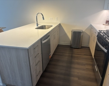 122 E Northwest Highway - Photo Thumbnail 6