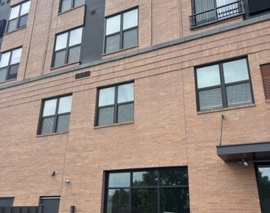 122 E Northwest Highway - Photo Thumbnail 1