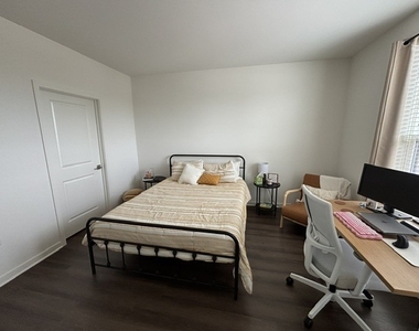 122 E Northwest Highway - Photo Thumbnail 11