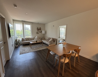 122 E Northwest Highway - Photo Thumbnail 2