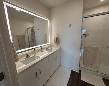 122 E Northwest Highway - Photo Thumbnail 8