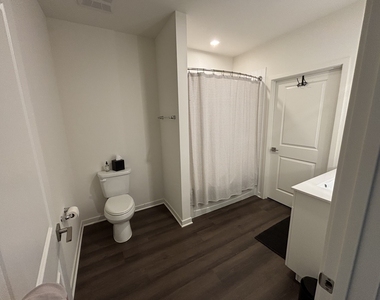122 E Northwest Highway - Photo Thumbnail 12