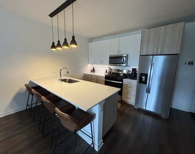 122 E Northwest Highway - Photo Thumbnail 4