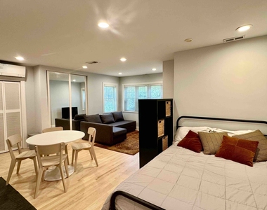 821 S Bell Avenue - Photo Thumbnail 2