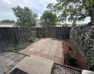 1927 Governors Lane - Photo Thumbnail 18