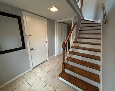 1927 Governors Lane - Photo Thumbnail 1