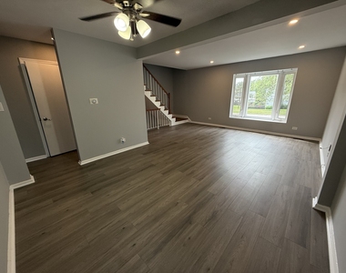 1927 Governors Lane - Photo Thumbnail 4
