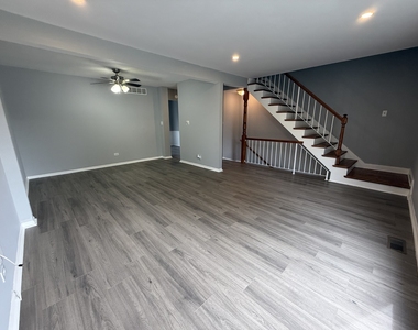 1927 Governors Lane - Photo Thumbnail 3