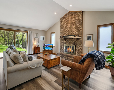 5631 S Elm Street - Photo Thumbnail 12