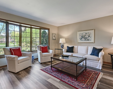 5631 S Elm Street - Photo Thumbnail 4