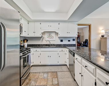 5631 S Elm Street - Photo Thumbnail 10