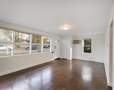 321 Onarga Street - Photo Thumbnail 8