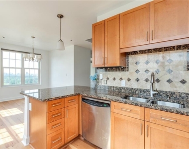 325 East Paces Ferry Road - Photo Thumbnail 14