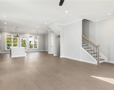 2035 Parkside Lane - Photo Thumbnail 6